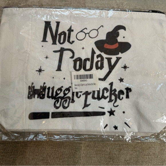 NEW - Harry Potter Inspired Cosmetic Pouch NIP - 10”L x 7”H Zipper Top Closure - Picture 2 of 2